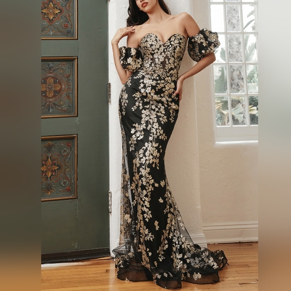 Formal dress - Picture 1 of 7